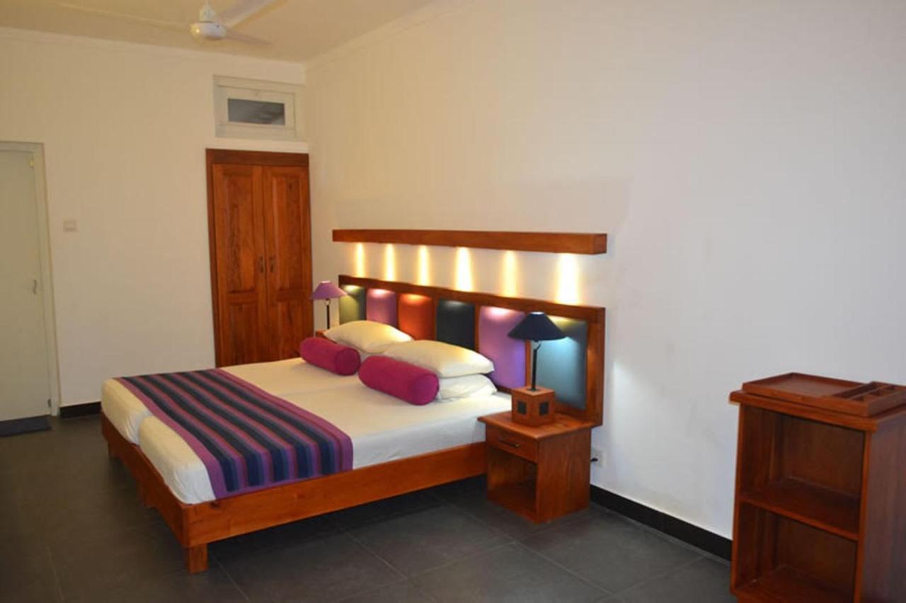 Star Beach Guest House Negombo Ngoại thất bức ảnh