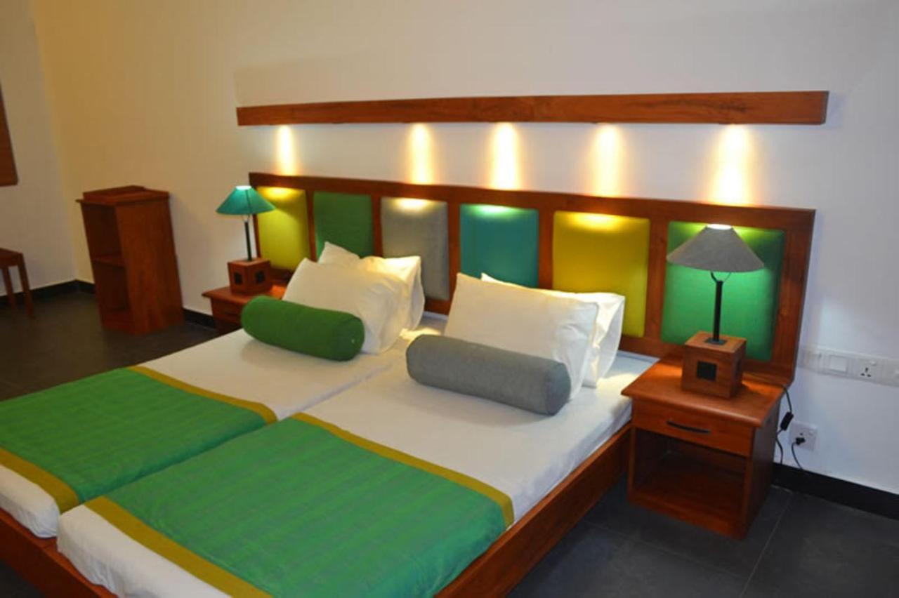 Star Beach Guest House Negombo Ngoại thất bức ảnh